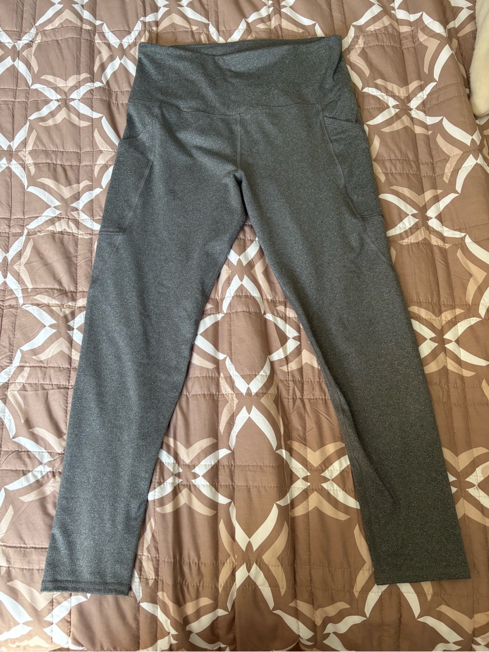 SO Charcoal Gray High-Rise Workout Leggings with Side Pockets